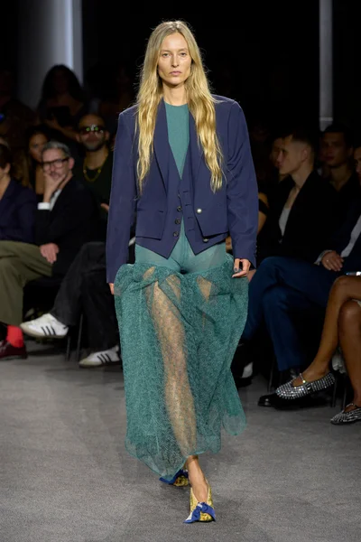 Look 32
